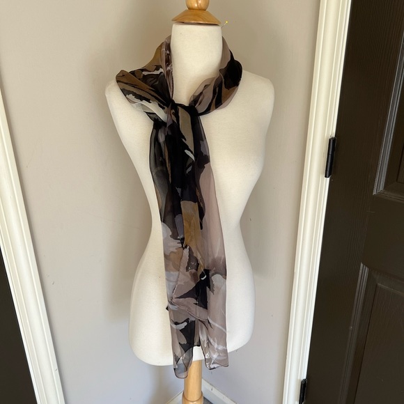 Ann Klein silk scarf - Picture 2 of 8
